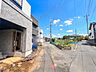 外観：【前面道路6ｍ】車の通行が少ないので、静かな住環境を維持することができます。