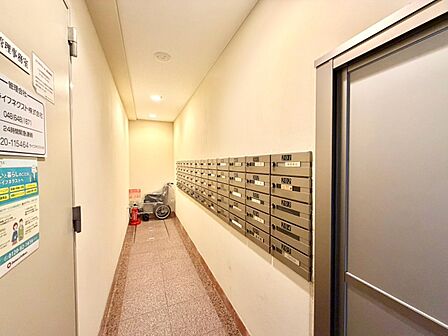 【郵便受け】鍵付きのポストが、ご家族の個人情報をしっかりと守ります。
