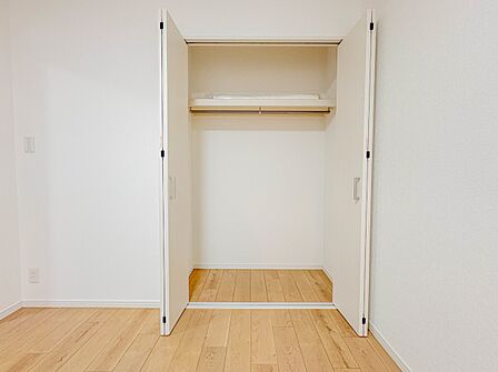 【収納】各部屋を最大限に広く使って頂ける様、全居住スペースに収納付。プライベートルームはゆったりと快適に。