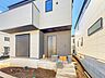 玄関：【玄関】家の顔となる玄関は、高いデザイン性が求められます。高級感と断熱性、防犯性に優れた玄関ドアを標準装備。ピッキング対策のセキュリティサムターン等、防犯に考慮しました。