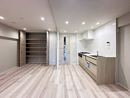 こちらの物件が少しでも気になるようでしたら、お気軽にお問合せください。人生でいちばん大きなお買い物ですので、ゆっくりご見学ください。ネット上の画像と実際の見学では、リアル感がまるで違います。…