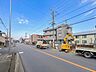 外観：【前面道路】車の通行が少ないので、静かな住環境を維持することができます。