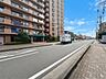 外観：【前面道路】家の良し悪しだけでなく周辺環境も重要なポイント。