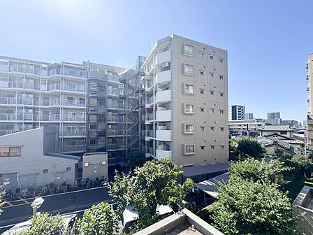 通風・採光に優れ、心地よい光と風が溢れています。