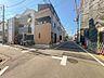 外観：【前面道路5.8ｍ】車の通行が少ないので、静かな住環境を維持することができます。