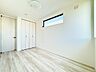 子供部屋：2号棟【居室5.2帖】シンプルな内装はおしゃれのポイントです。シンプルは華美より飽きがこないからです。色や模様でおしゃれ感をだす。それがシンプルイズビューティーです。
