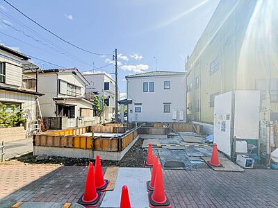 外観：【1号棟】こちらの物件が少しでも気になるようでしたら、お気軽にお問合せください。人生でいちばん大きなお買い物ですので、ゆっくりご見学ください。ネット上の画像と実際の見学では、リアル感がまるで…