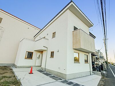外観:1号棟【外観】陽当りや通風性など各所に施された工夫で住みやすさを実現。部屋の大きさや周辺環境・街並など、資料には掲載していない情報が現地にはたくさんございます。是非ご確認下さい。 外観:1号棟【外観】陽当りや通風性など各所に施された工夫で住みやすさを実現。部屋の大きさや周辺環境・街並など、資料には掲載していない情報が現地にはたくさんございます。是非ご確認下さい。