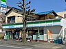 周辺：ファミリーマートむらた小金原店まで327m ちょっとしたお買い物や急な用事にも便利なコンビニが身近に。食品や飲み物、日用品などを気軽に購入でき、毎日の暮らしに嬉しい利便性をもたらしてくれます。