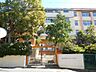 周辺：柏原市立国分小学校 徒歩12分。 900m