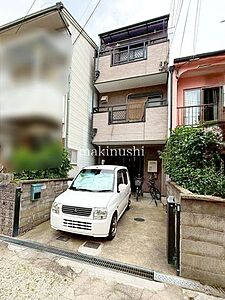 外観:駐車場 外観:駐車場
