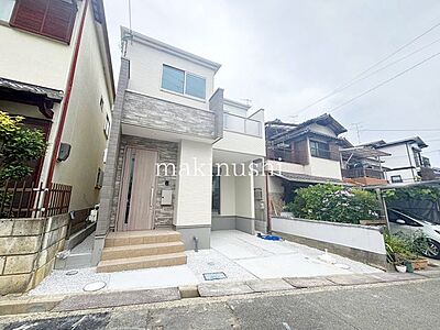 外観：ZEH水準の省エネ住宅の4LDK！駐車場1台分あり♪近鉄南長野線「富田林西口」駅より徒歩12分の立地！2026年6月に完成済みの新築戸建て！ぜひ現地をご覧ください♪