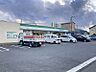 周辺：ファミリーマート羽曳野野々上店 徒歩6分。 450m