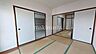 寝室：リビングの横にタタミのお部屋があれば、冬にはこたつを置いたり、小さなお子様がいれば遊び場やお昼寝スペースとしてもいいですね♪