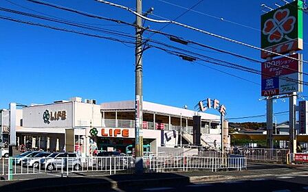 ライフ滝谷店 徒歩12分。 890m