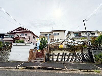 外観:土地面積は85.2坪(281.87m2)建坪は48.3坪(159.81m2)と広々!ゆとりある生活空間! 外観:土地面積は85.2坪(281.87m2)建坪は48.3坪(159.81m2)と広々!ゆとりある生活空間!