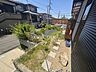 その他：南向きで陽当たりの良いテラスあり♪テラスの道路側にはお庭もございます♪テラスの延長やガーデニングスペースにいいですね♪