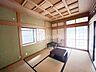 室内：6帖和室　掘りごたつ付のこだわりの和のお部屋！縁側につながる南向きの障子扉から光が差し込む陽当り良好なお部屋です♪