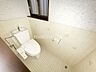 トイレ：トイレが1、2階にございますので、朝の混雑時に安心して使用できます。トイレは温水洗浄付き便座で毎日清潔に快適にお使いいただけます。