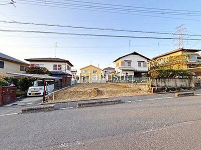 外観:■更地になりました■南側向きで日当たり良好です■土地約63坪■建築条件なし(お好きなハウスメーカー様や工務店様で建築できます■前面道路幅員8.2m!とっても駐車しやすい道路幅員です■ぜひご見学下さい■ 外観:■更地になりました■南側向きで日当たり良好です■土地約63坪■建築条件なし(お好きなハウスメーカー様や工務店様で建築できます■前面道路幅員8.2m!とっても駐車しやすい道路幅員です■ぜひご見学下さい■