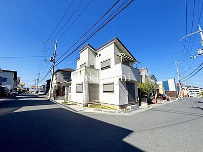 外観:■EV用コンセント有り■駐車3台可能■南西角地■トイレ2ヵ所■前面道路広々6.9m。駐車しやすい立地です■家族の表情がわかるリビング階段採用■全居室収納付きのお家■いつでもご見学可能となっております■ 外観:■EV用コンセント有り■駐車3台可能■南西角地■トイレ2ヵ所■前面道路広々6.9m。駐車しやすい立地です■家族の表情がわかるリビング階段採用■全居室収納付きのお家■いつでもご見学可能となっております■