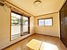 洋室：洋室です。収納付きのお部屋ですのでお片付けも楽ちんです。ベッドを置いて机をおいてテレビをおいてもすっきりとしたお部屋に仕上がります。とても快適なお部屋です。