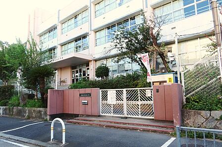 大阪狭山市立西小学校 徒歩9分。 710m