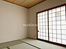 和室：情緒漂う和室。しっとりと落ち着いた雰囲気の和室で気持ちよく寝転がるのも良いものですね。日本に住んでて良かったときっと思えるはずです。