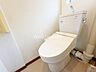 トイレ：何だか落ち着けるトイレ空間です。トイレは快適な温水洗浄便座付きとなっております。こんな綺麗にお手入れされたトイレは本当に嬉しいです。