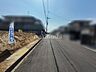 外観：前面道路含む外観交通量も少ないので日々の車の出し入れも安心です。