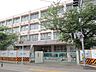 周辺：堺市立五箇荘小学校 徒歩5分。 400m