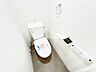 トイレ：・快適な温水洗浄便座付きのトイレです。毎日使うトイレが綺麗だと嬉しいですね。