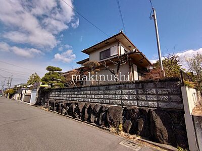 外観:・道路が広く交通量が少ない閑静な住宅地です。 外観:・道路が広く交通量が少ない閑静な住宅地です。
