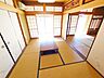 室内：・大きな窓から温かい光の差し込む居室、ぜひ現地にてご確認くださいませ。