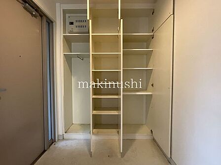 収納豊富な玄関収納付きなので、散らかりがちな玄関もスッキリ♪