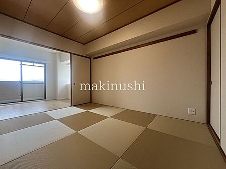 半帖畳を採用し、現代的な和室を演出♪たくさん収納できる押入れ付き♪