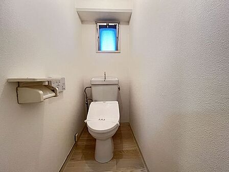 トイレは温水洗浄機能付きです♪