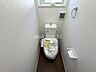 トイレ：温水洗浄機能付き♪トイレは1階と2階にあるのでとても便利です♪