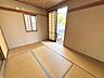 室内：■1階和室6帖■来客があった際は、他のお部屋を通らずに玄関から直接案内できる和室がございます。■