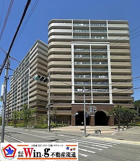 平成19年2月建築の15階建て、エレベーター・オートロック・防犯カメラ・宅配BOX付きのマンションです♪ペット飼育可(規約有)で大切なご家族ともお住まいいただけます!