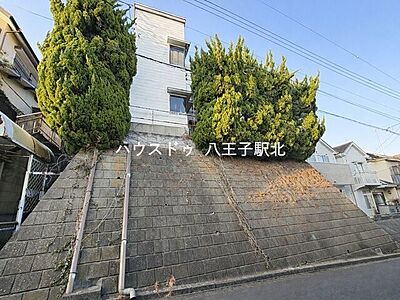 外観:3LDKの間取りです。小中学校が徒歩10分以内とお子様の通学も安心です。学校行事も車を使わずにすみますね。徒歩圏内に生活施設が充実していて新生活を安心してスタートできます。 外観:3LDKの間取りです。小中学校が徒歩10分以内とお子様の通学も安心です。学校行事も車を使わずにすみますね。徒歩圏内に生活施設が充実していて新生活を安心してスタートできます。