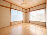 洋室：6帖和室（現在は洋室です）：光と風が通り抜ける、2面窓の明るい洋室です。寝室やワークスペースなど多目的に活用できます。※実際の写真から家具等を消すCG加工をしています。