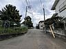 その他：幅員約5mの前面道路です。車がすれ違える道幅です。車1台とベビーカーですれ違っても余裕のある道幅は安心ですね。