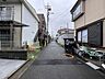 その他：幅員約4mの前面道路です。普通車が1台通れる幅となります。大型車の通行が少ないので、振動や騒音が抑えられます。