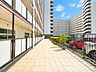 外観：清掃や維持管理が行き届いたマンション内通路。毎日の行き帰りを気持ちよく迎えられます。※実際の写真から家具等を消すCG加工をしています。