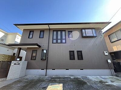 外観:4LDK+Sの間取り、駐車は2台可能です。 外観:4LDK+Sの間取り、駐車は2台可能です。