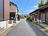 その他：幅員約4.5mの前面道路です。普通車が1台通れる幅となります。大型車の通行が少ないので、振動や騒音が抑えられます。