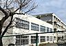 周辺：八王子市立　館中学校本校の教育目標は、「・高める自己・かがやく笑顔・あふれる元気」です。館小中学校との小中一貫校です。 1600m