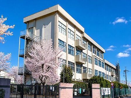 八王子市立 ひよどり山中中学校教育目標・自ら考え、進んで学ぶ生徒(賢く)・正しく判断し、責任ある行動をとる生徒(正しく)・心身を育み、優しくたくましい生徒(逞しく) 1000m