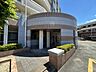 外観：マンションのエントランス部分です。入り口もわかりやすく安心ですね。